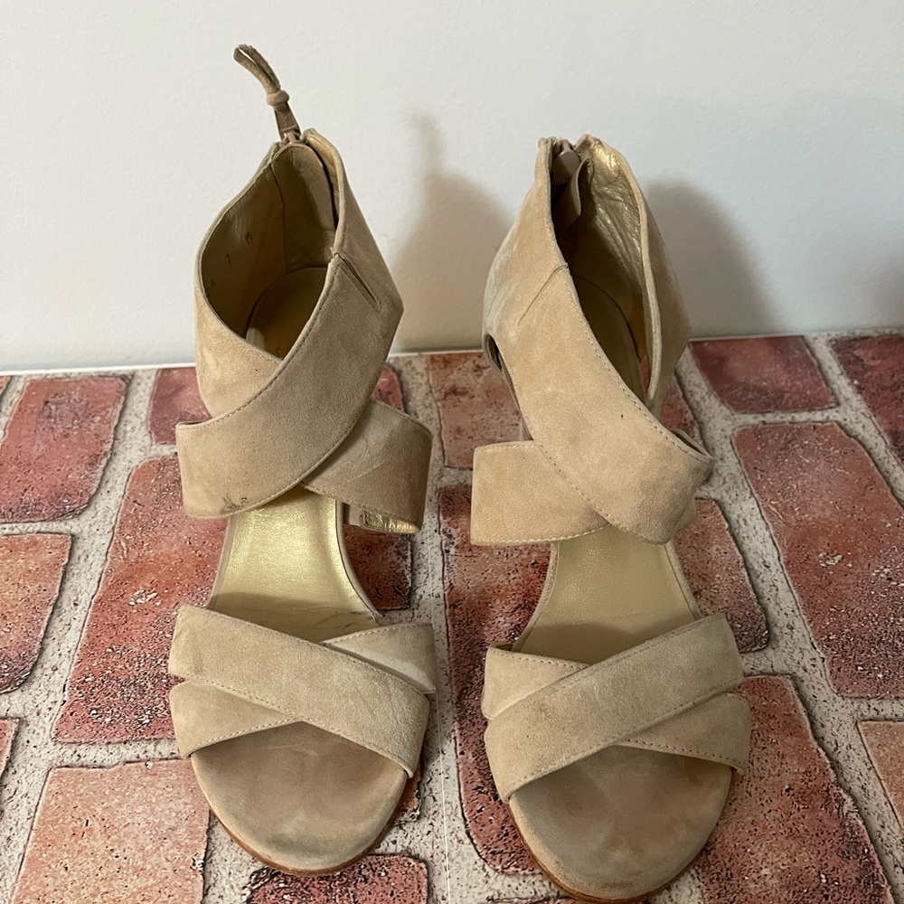 Stuart Weitzman Women's HUGME Haze Suede Heeled Sandals SZ 7